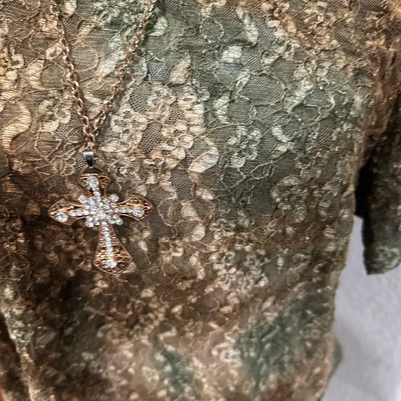 Alfani Chic Lace Short Sleeve Top in Olive and Brown size 2x - Picture 2 of 4